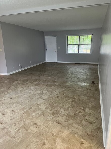 Front door/livingroom - 824 S 6th St