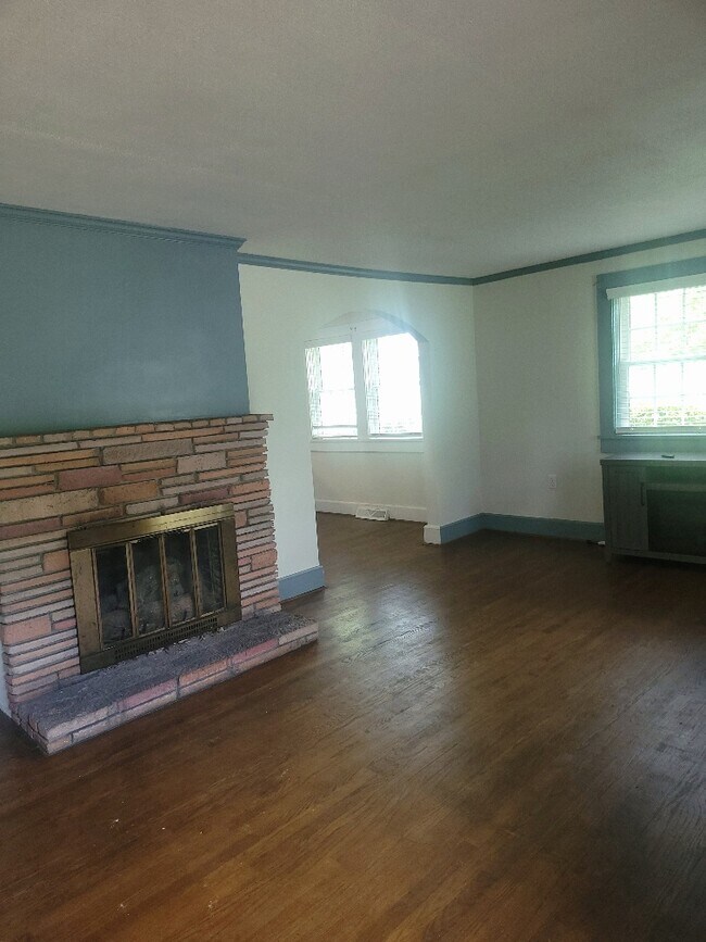 Building Photo - 928 W Lydia Hwy