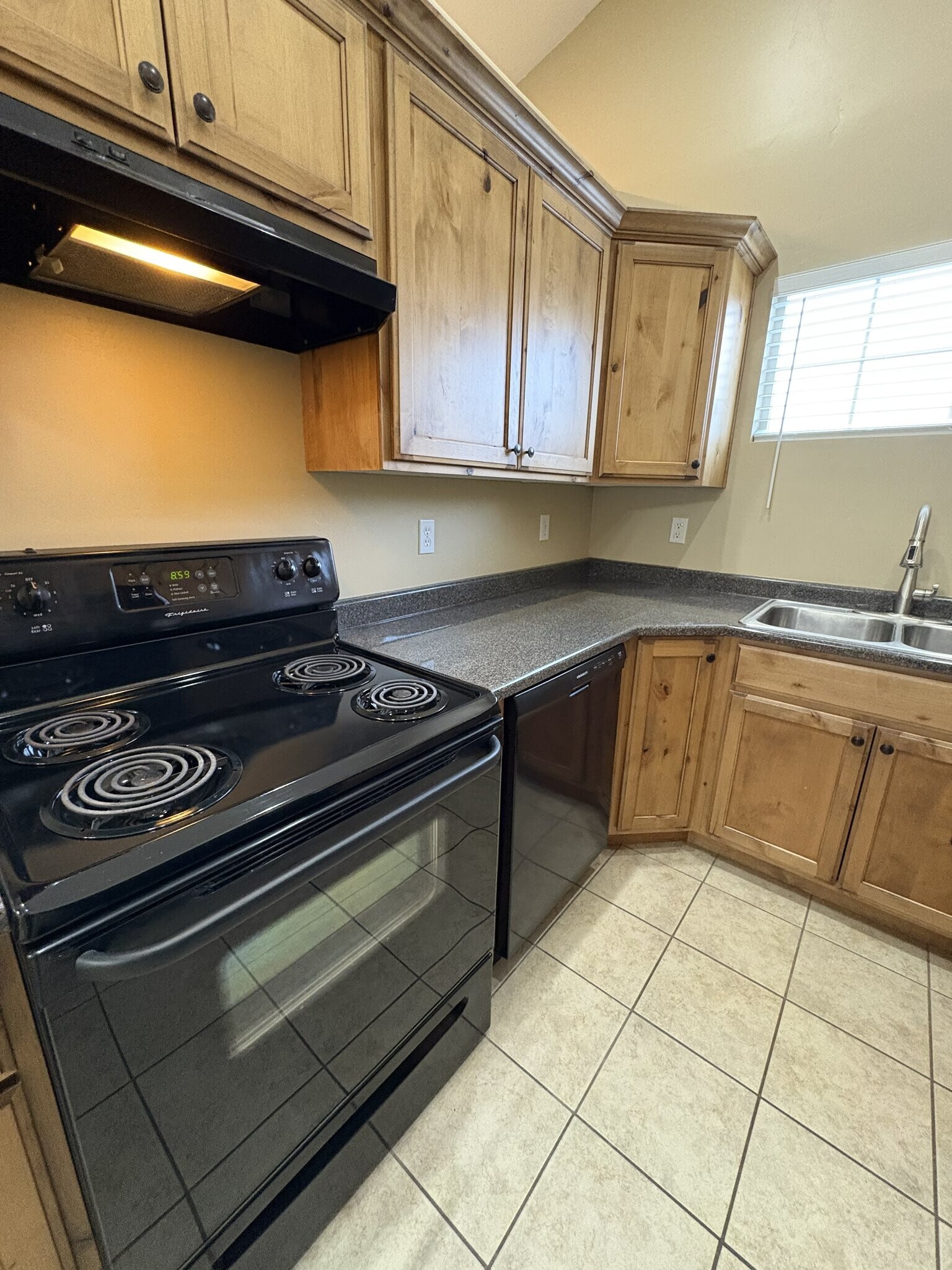 Building Photo - 1165 N 220 W