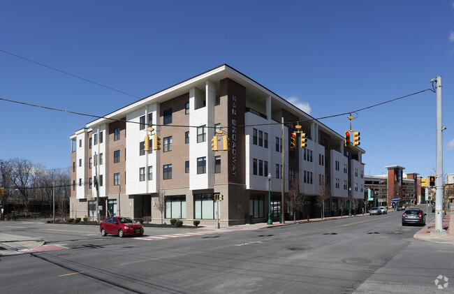 Primary Photo - 242 Broadway