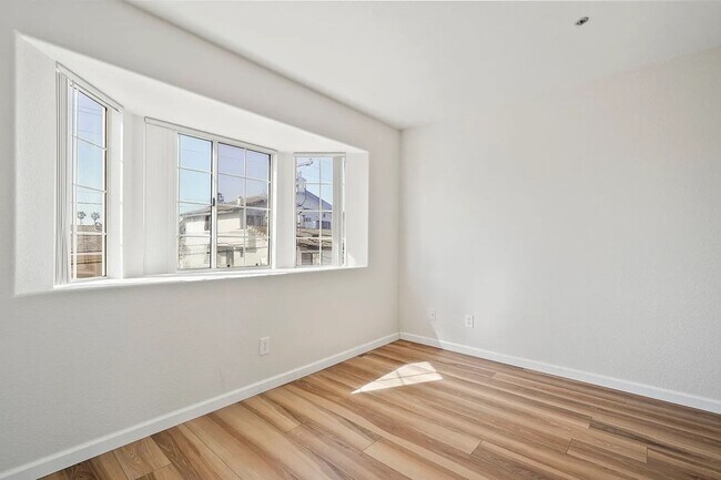 Building Photo - SD: Stunning 3BD/2.5BA Townhome in Imperial Beach with Ocean Views, Rooftop Patio & In-Unit Laundry