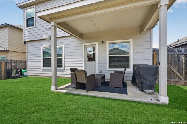 Building Photo - 4 Bedroom/2.5 Bath Summerhill Subdivision