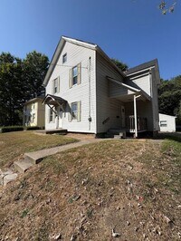 Building Photo - 686 Sumner St