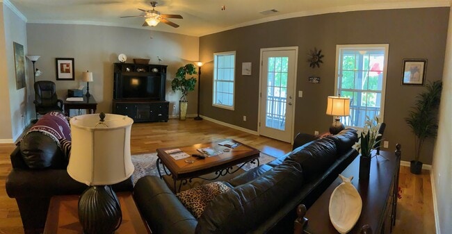 Building Photo - 501 Port Laz Ln