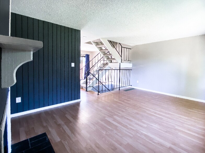Building Photo - 2282 S Oakland Way