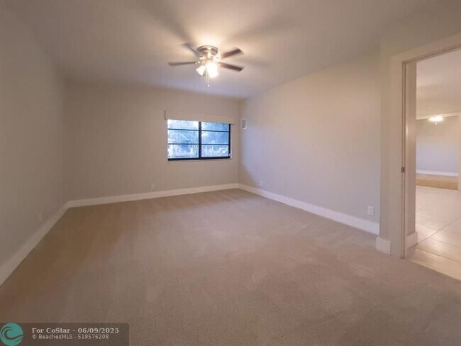 Building Photo - 64 Isle of Venice Dr