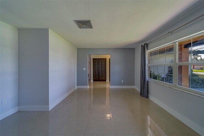 Building Photo - 400 Capri Blvd