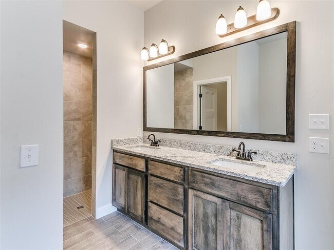 Building Photo - 2817 Bens Cir