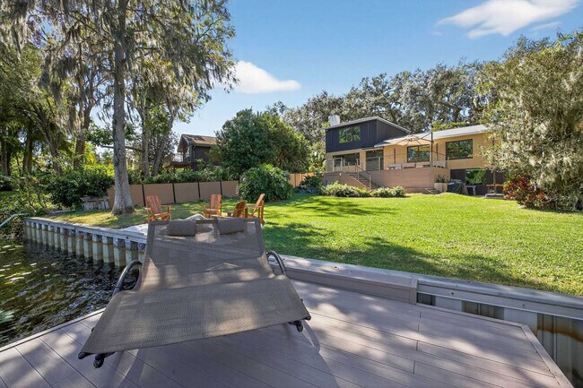 Building Photo - 511 S Riverhills Dr