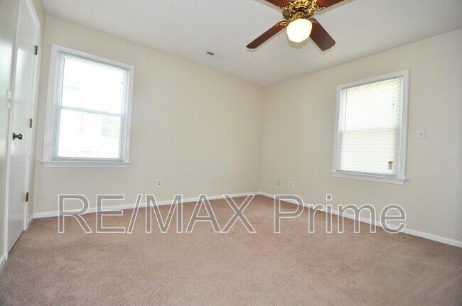 Building Photo - 1128 Hazel Ave