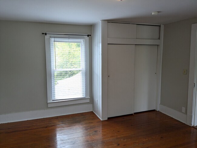 Building Photo - 301 Pendleton St