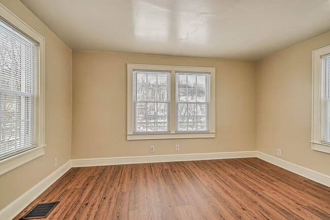 Building Photo - 3 Bedroom 1 Bath in Johnson City TN