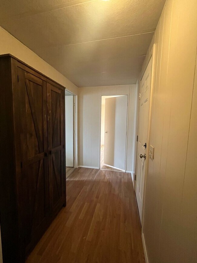 Building Photo - 3-Bedroom 1-Bathrrom home near Dorris Ranch