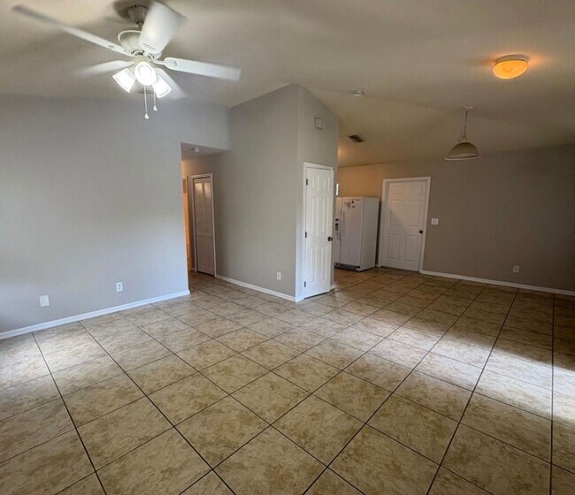 Building Photo - Charming 3-Bedroom, 2-Bath Single-Family Home Available Now!