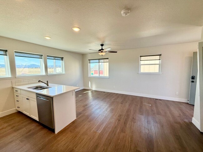 Building Photo - 2837 Urban Pl