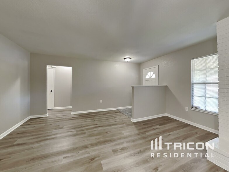 Building Photo - 3701 Sapphire Ln