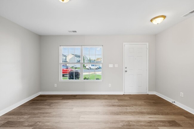 Building Photo - Spacious Northlake Home Offering Style, Co...