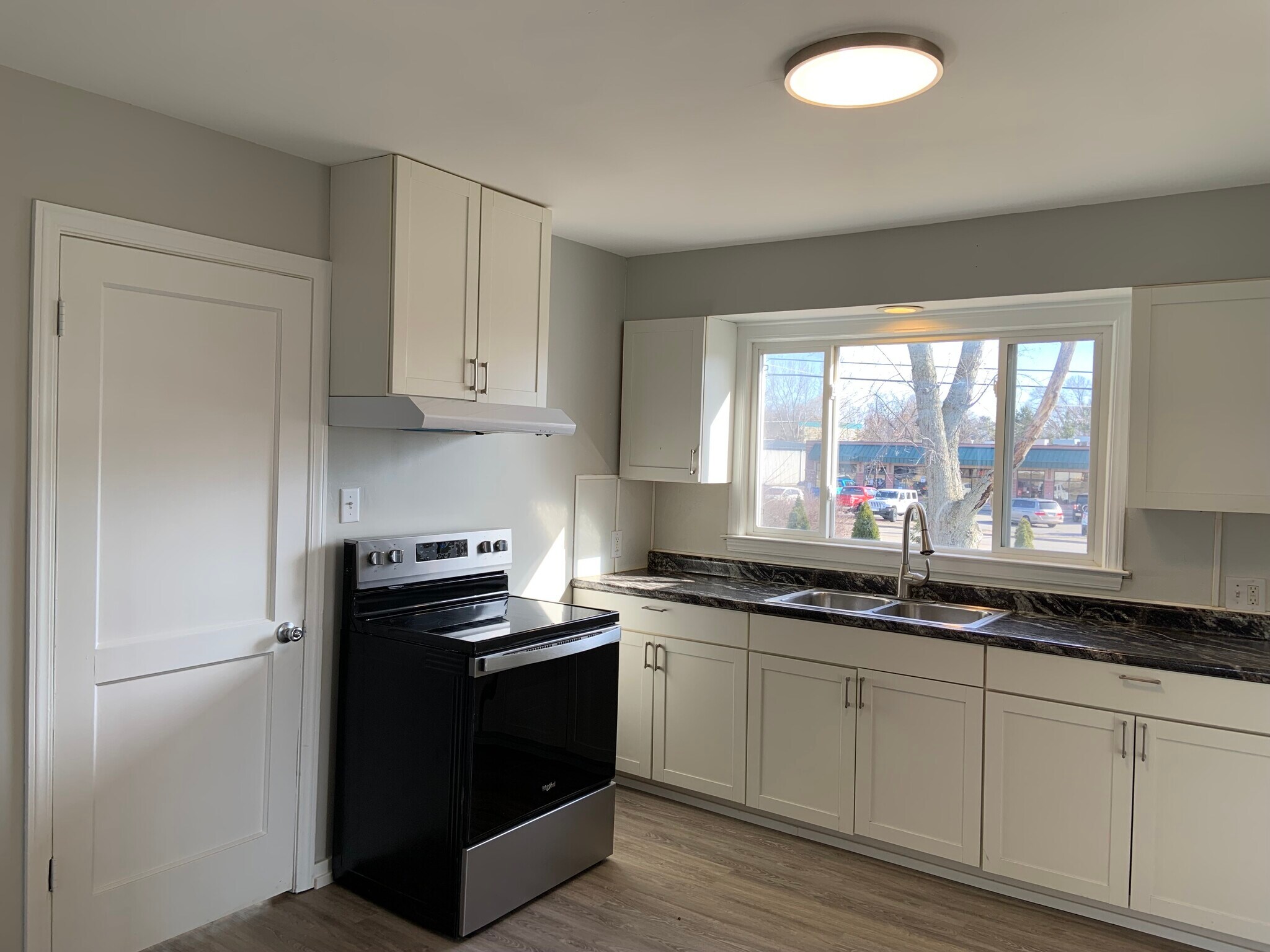 Building Photo - 343 E Lakewood Blvd