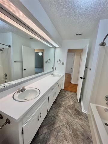 Building Photo - 213 Circleview Dr S