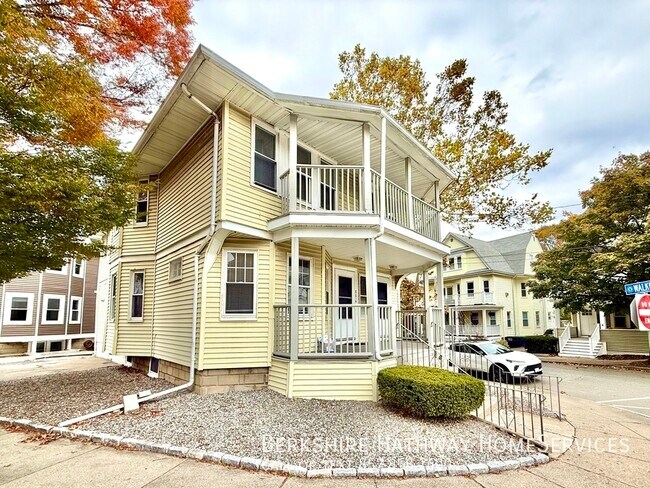 Primary Photo - 879 Broadway-2