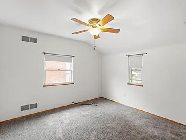 Building Photo - AVAILABLE 6/1! CONVENIENTLY LOCATED 2 BEDR...