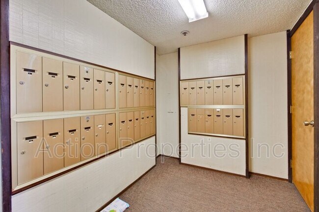 Building Photo - 2211 Latham St