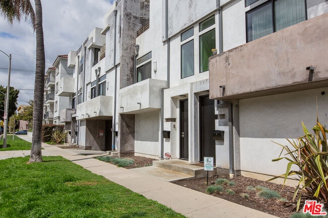 Building Photo - 8639 Whitworth Dr