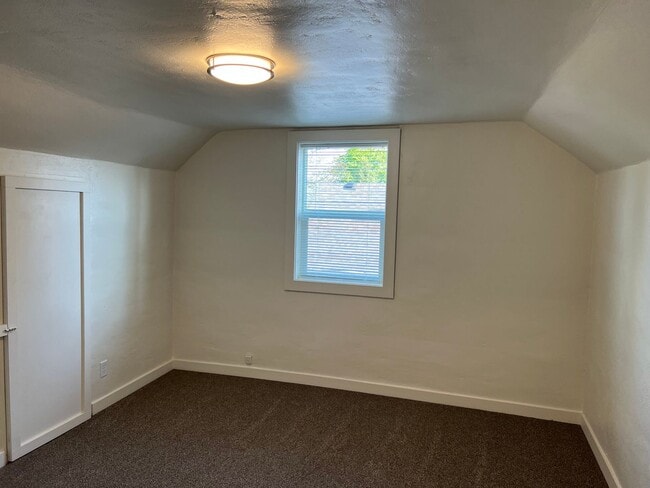 Building Photo - Updated 3 bedroom 1 bathroom house! MOVE I...