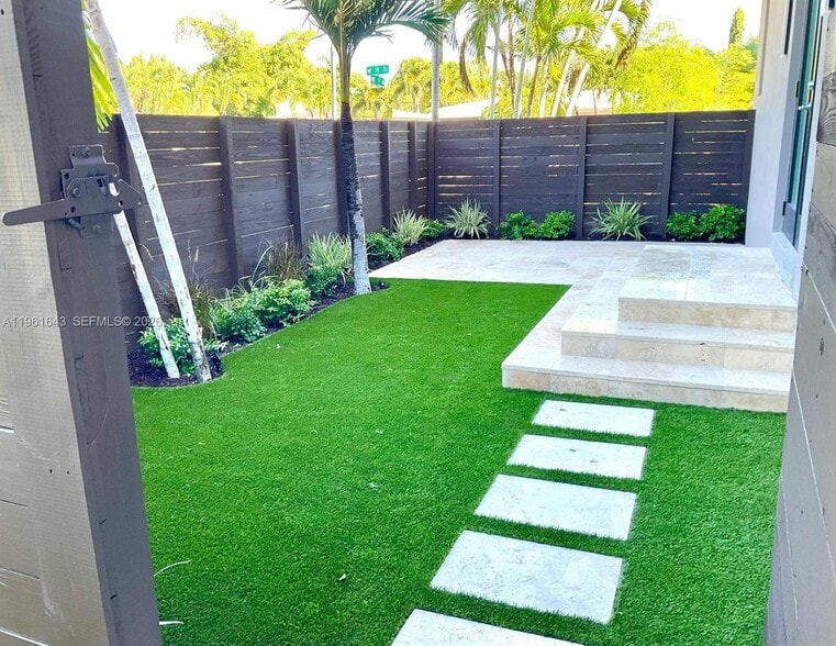 Building Photo - 1700 NE 18th St