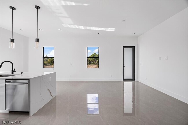 Building Photo - 1057 Halby Ave S