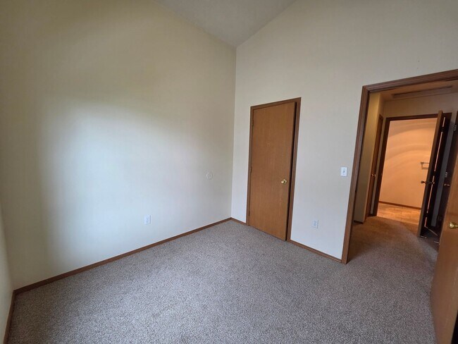 Building Photo - 13216 E 31st Ct