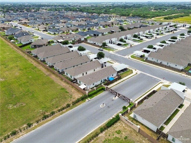 Building Photo - 2013 Stardust Ln