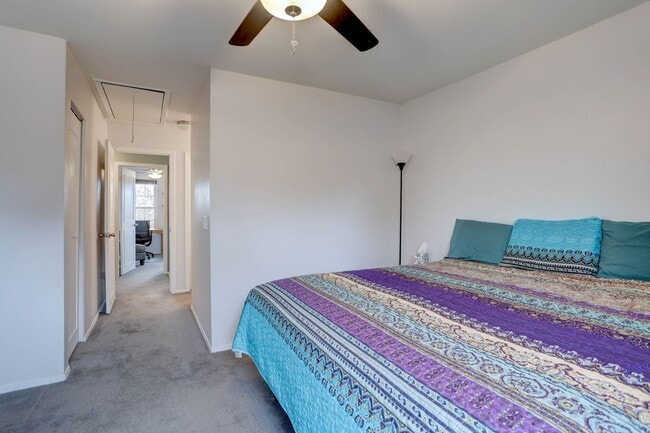 Building Photo - Wonderful 2 bed 2 bath Townhouse with Fire...