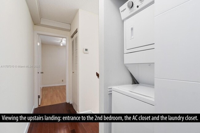Building Photo - 6493 Via Regina