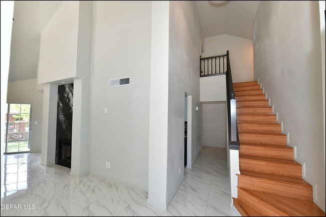 Building Photo - 31 Stratford Hall Cir