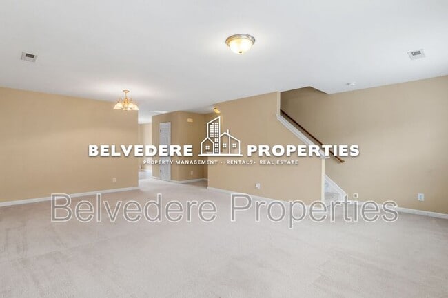 Building Photo - 39 Ackland Dr