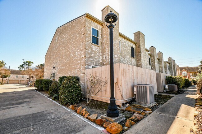 Building Photo - 8085 El Mundo St