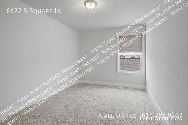 Building Photo - 6622 S Square Ln