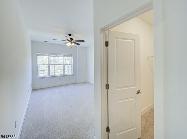 Building Photo - 67 Veterans Wy