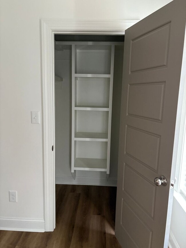 Building Photo - 141 N Buck Run Dr