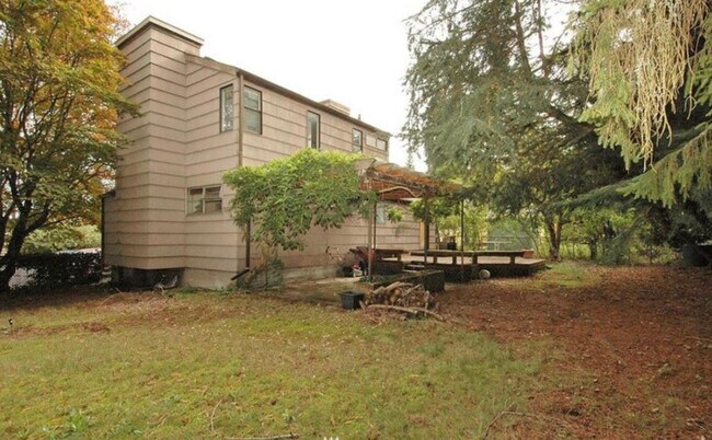 Building Photo - 14517 Sunnyside Ave N