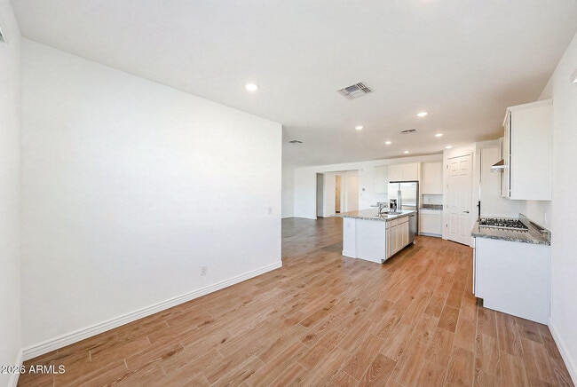 Building Photo - 14766 West Honeysuckle Dr