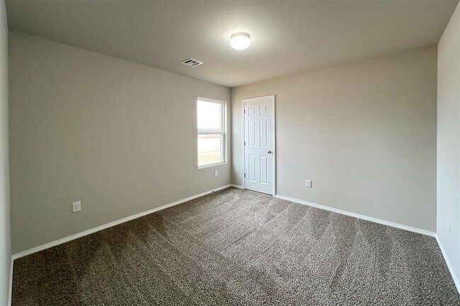 Building Photo - 4301 Driftwood Dr
