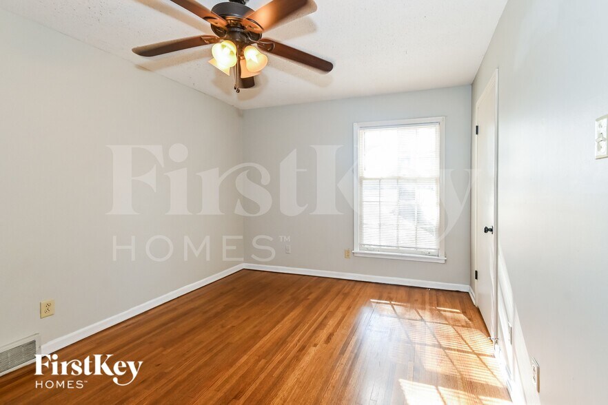 Building Photo - 5840 Knight Arnold Rd