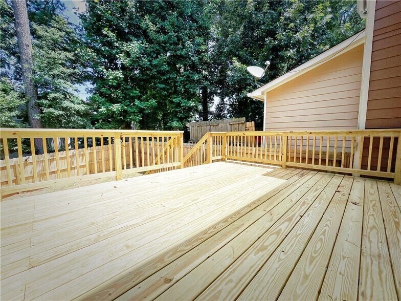 Building Photo - 1330 Ridgecrest Ln SE