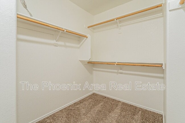 Building Photo - 251 W Windsor Dr