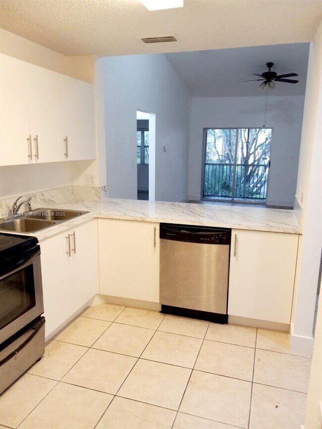 Building Photo - 2242 SW 81st Ave