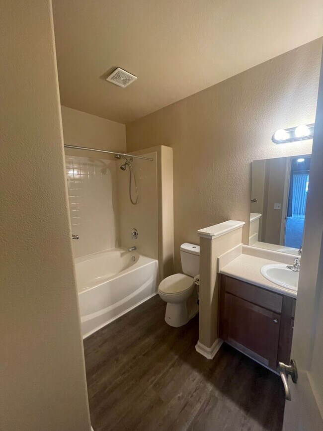 Building Photo - Discover Your Dream Lifestyle: Luxury Cond...