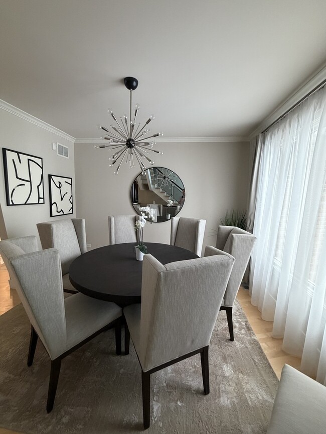 Building Photo - 525 Senon Dr