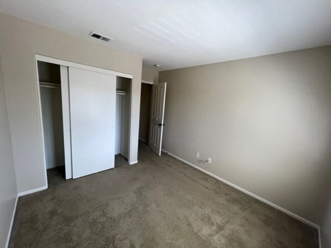 Building Photo - Rolling Hills Ranch! Spacious 4 Bedroom 2....